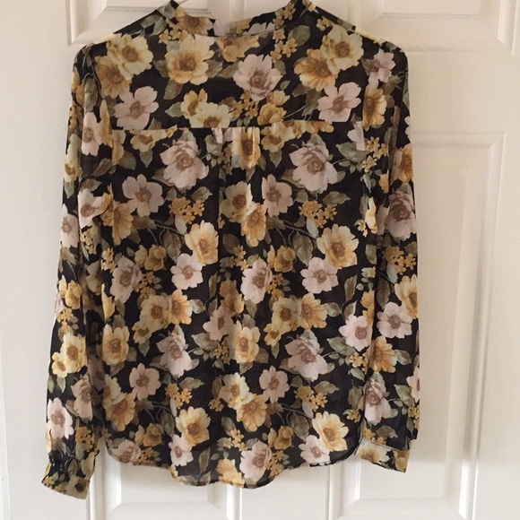 Forever 21 black ,yellow &green floral print shirt - Picture 6 of 6